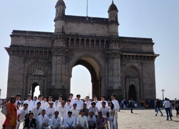 Group picture at the iconic Gateway of India