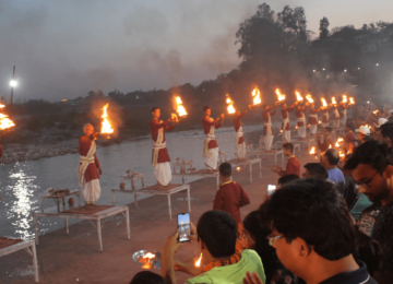 Ganga Aarti at Triveni Ghat, Rishikesh - A powerful, and uplifting spiritual Hindu ritual